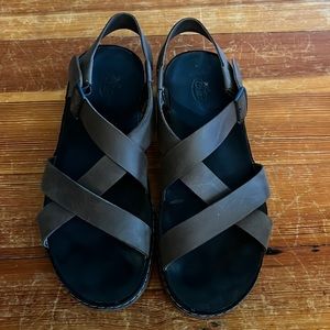 Size 9 leather Chaco sandals